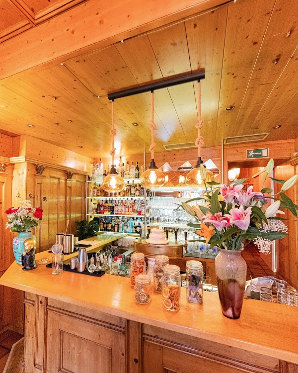 Kami Restaurant - Asia, Sushi & Cocktail Bar