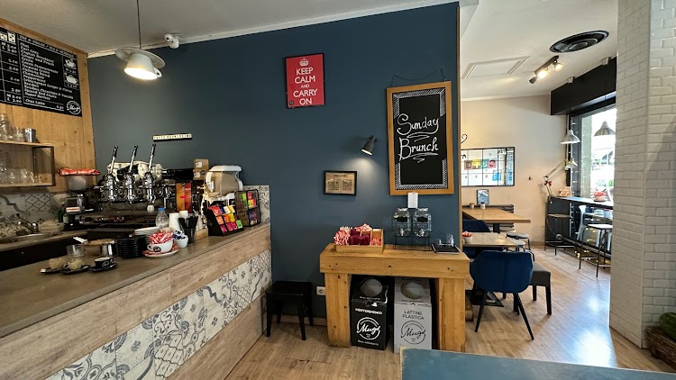 Mugs & co. Cozy cafe and Bakery