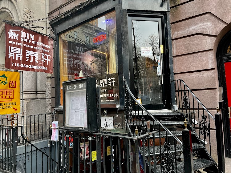 Din Soup Dumplings 鼎泰轩