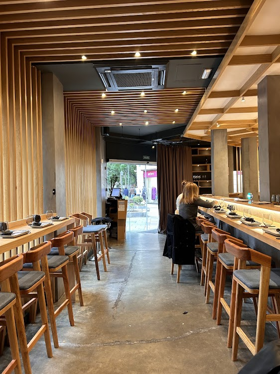 Akiro Hand Roll Bar