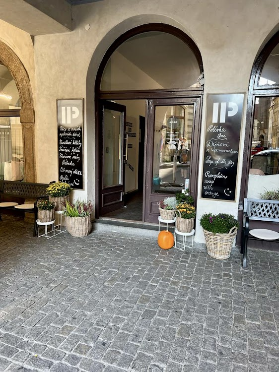 PAUSETERIA café restaurant garden